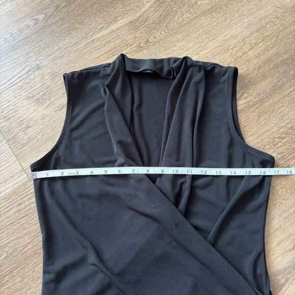 Banana Republic Sleeveless Black Criss Cross Front Top - Size Small - Picture 7 of 7